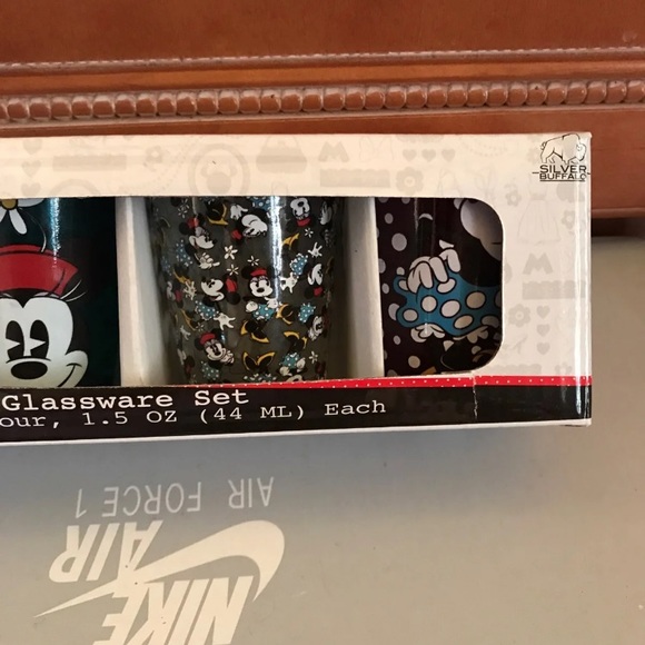 Minnie Mouse - Picture 2 of 3